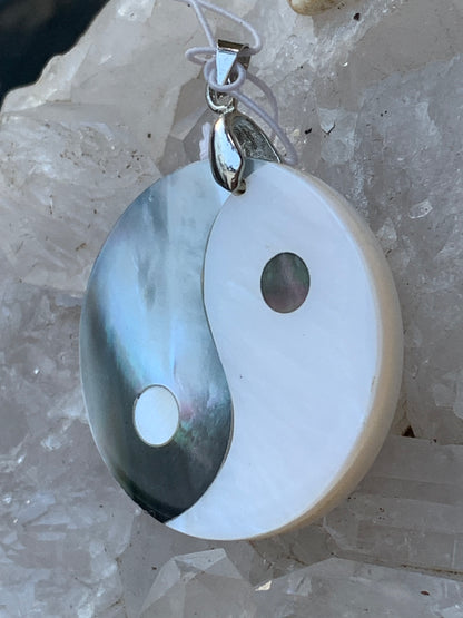 Yin-Yang, pendant in genuine mother-of-pearl shell, 3.2 centimeters in diameter, sold with an adjustable black cord with a 0.925 silver clasp. Natural elegance &amp; a symbol of balance!