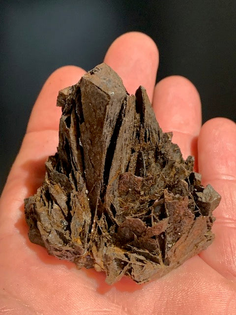 Hématite brute altérée à lamelle (A confirmer) - Spécimen brut rare, collection ancienne - 58 x 52 x 46 mm - 218,3 gr.