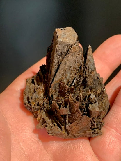 Hématite brute altérée à lamelle (A confirmer) - Spécimen brut rare, collection ancienne - 58 x 52 x 46 mm - 218,3 gr.
