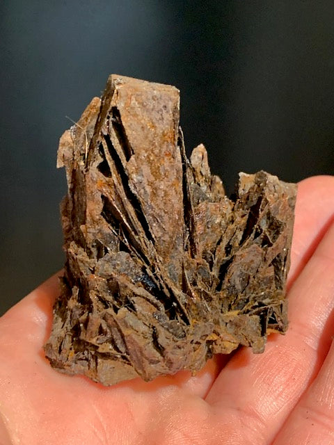 Hématite brute altérée à lamelle (A confirmer) - Spécimen brut rare, collection ancienne - 58 x 52 x 46 mm - 218,3 gr.