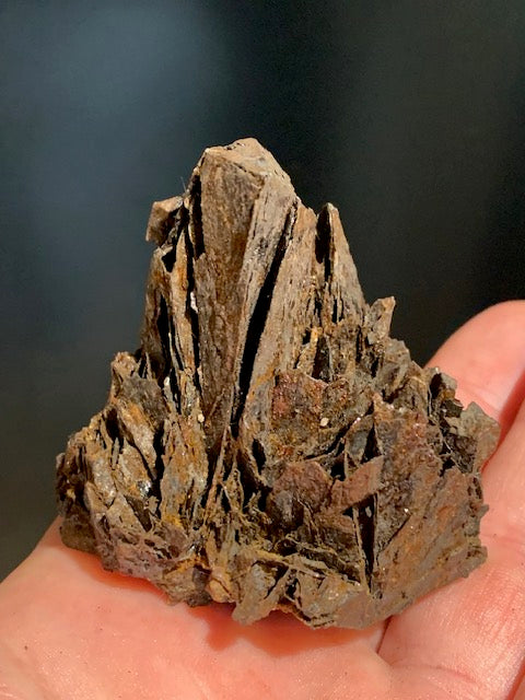 Hématite brute altérée à lamelle (A confirmer) - Spécimen brut rare, collection ancienne - 58 x 52 x 46 mm - 218,3 gr.
