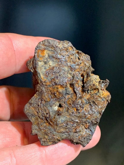 Hématite brute altérée à lamelle (A confirmer) - Spécimen brut rare, collection ancienne - 58 x 52 x 46 mm - 218,3 gr.