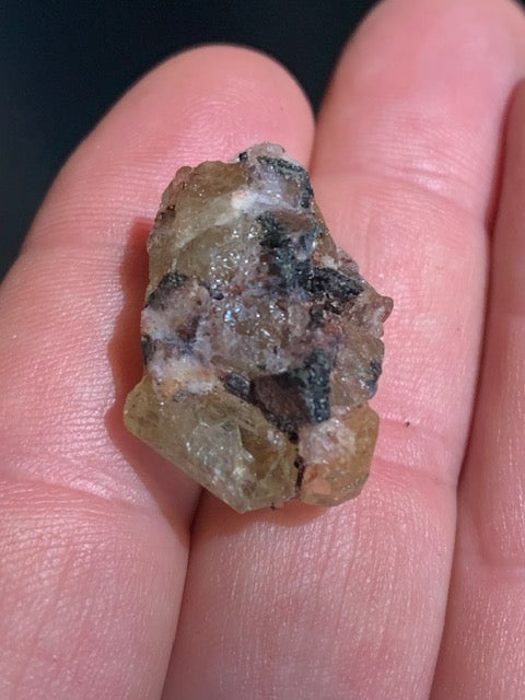 Apatite jaune, spécimen brut - 27 x 19 x 16 mm - 8,5 gr.