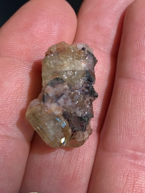 Apatite jaune, spécimen brut - 27 x 19 x 16 mm - 8,5 gr.