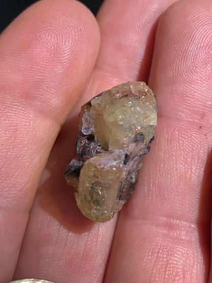Apatite jaune, spécimen brut - 27 x 19 x 16 mm - 8,5 gr.