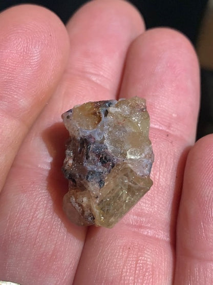 Apatite jaune, spécimen brut - 27 x 19 x 16 mm - 8,5 gr.
