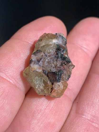 Apatite jaune, spécimen brut - 27 x 19 x 16 mm - 8,5 gr.