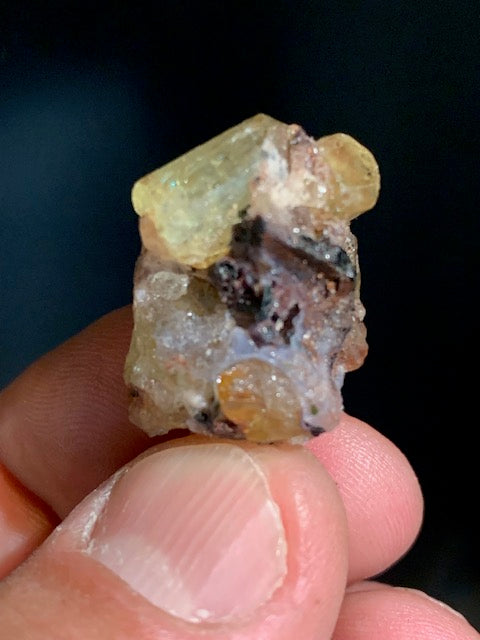 Apatite jaune, spécimen brut - 27 x 19 x 16 mm - 8,5 gr.