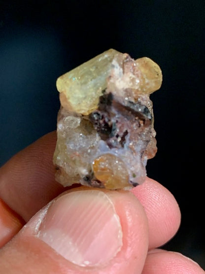 Apatite jaune, spécimen brut - 27 x 19 x 16 mm - 8,5 gr.