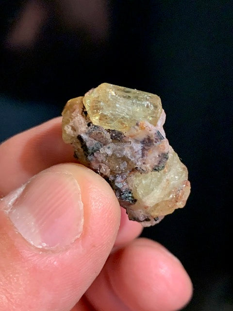 Apatite jaune, spécimen brut - 27 x 19 x 16 mm - 8,5 gr.