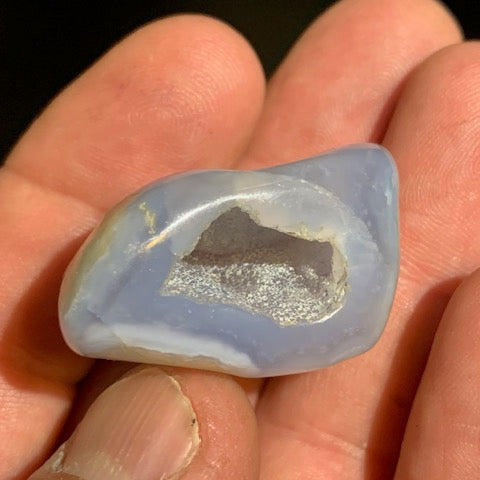 Agate Polyédrique, petite géode - 36 x 25 x 20 mm - 23,4 gr.