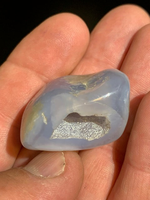 Agate Polyédrique, petite géode - 36 x 25 x 20 mm - 23,4 gr.