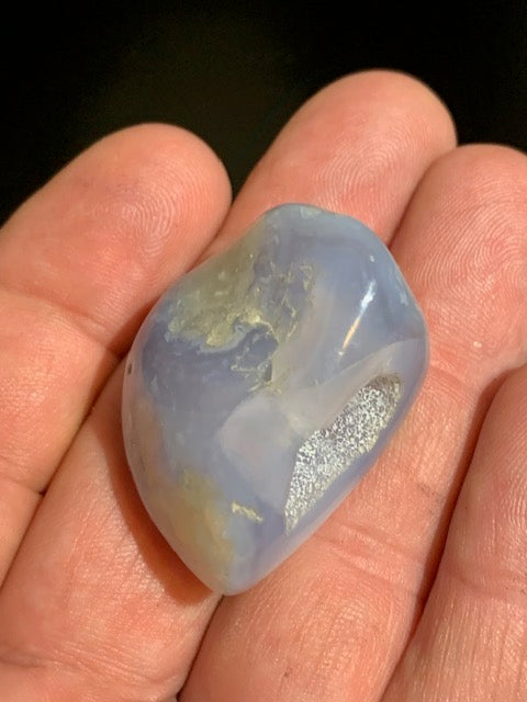 Agate Polyédrique, petite géode - 36 x 25 x 20 mm - 23,4 gr.
