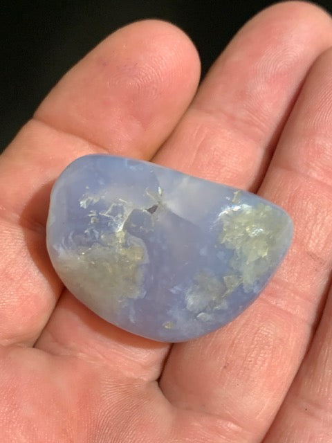 Agate Polyédrique, petite géode - 36 x 25 x 20 mm - 23,4 gr.