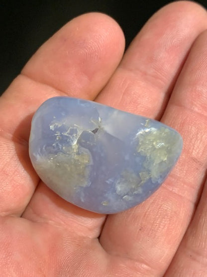 Agate Polyédrique, petite géode - 36 x 25 x 20 mm - 23,4 gr.