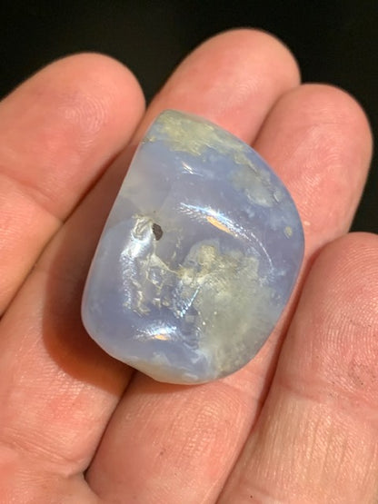 Agate Polyédrique, petite géode - 36 x 25 x 20 mm - 23,4 gr.