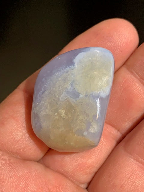 Agate Polyédrique, petite géode - 36 x 25 x 20 mm - 23,4 gr.