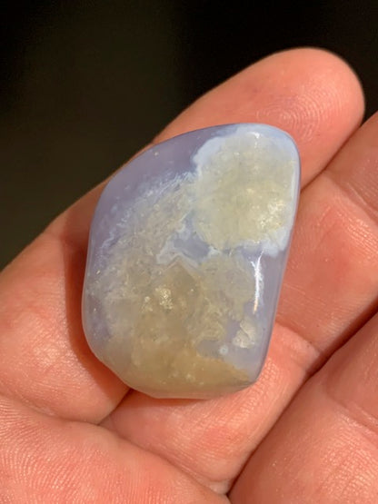 Agate Polyédrique, petite géode - 36 x 25 x 20 mm - 23,4 gr.