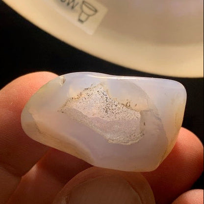 Agate Polyédrique, petite géode - 36 x 25 x 20 mm - 23,4 gr.