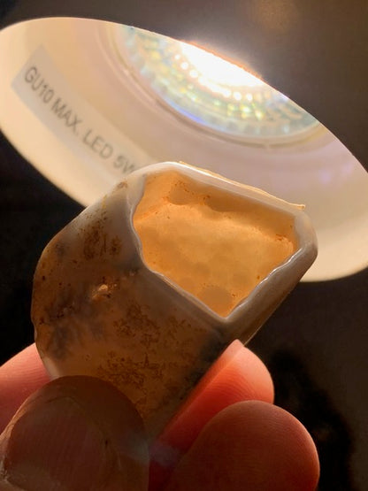 Agate Polyédrique, petite géode - 45 x 35 x 26 mm - 19,5 gr.