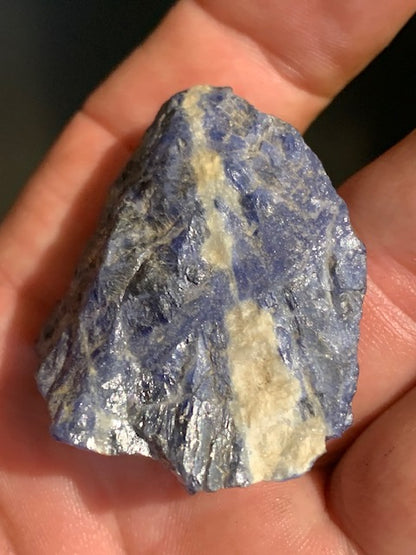 Sodalite - Spécimen brut - 39 x 39 x 24 mm - 25,9 gr.