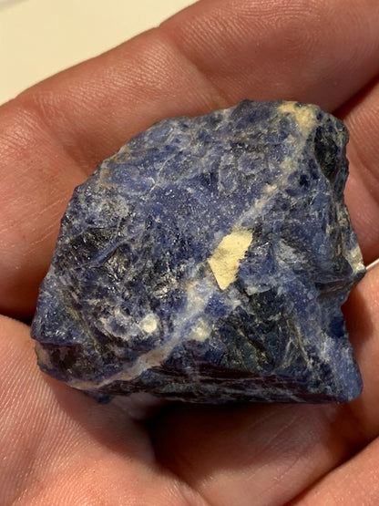Sodalite - Spécimen brut - 39 x 39 x 24 mm - 25,9 gr.