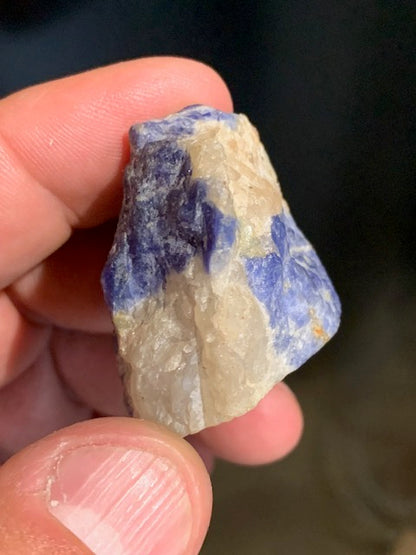 Sodalite - Spécimen brut - 34 x 32 x 20 mm - 25,2 gr.