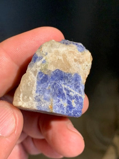Sodalite - Spécimen brut - 34 x 32 x 20 mm - 25,2 gr.