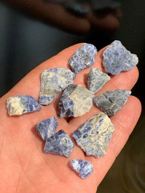 Sodalite - Spécimens bruts, lot de 30 gr./  ± 20 x 15 x 0,7 mm