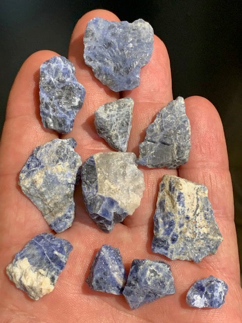 Sodalite - Spécimens bruts, lot de 30 gr./  ± 20 x 15 x 0,7 mm