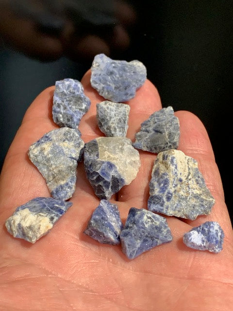 Sodalite - Spécimens bruts, lot de 30 gr./  ± 20 x 15 x 0,7 mm