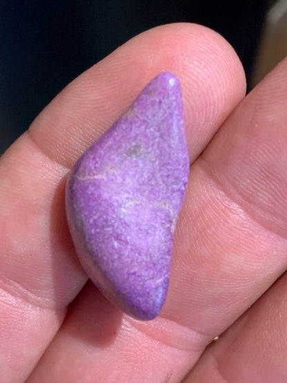 Stichite – Pierre roulée - 32 x 16 x 13 mm/ 4,6 gr.