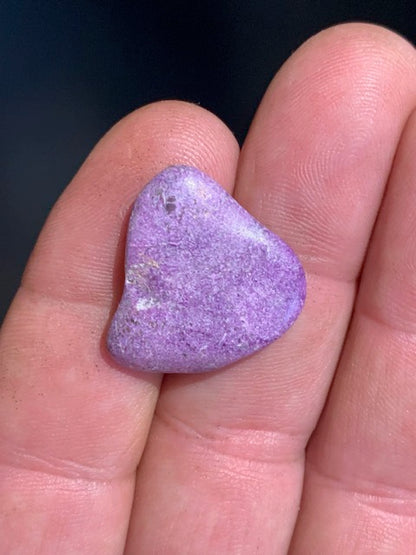 Stichite – Pierre roulée - 24 x 21 x 5 mm/ 2,6 gr.