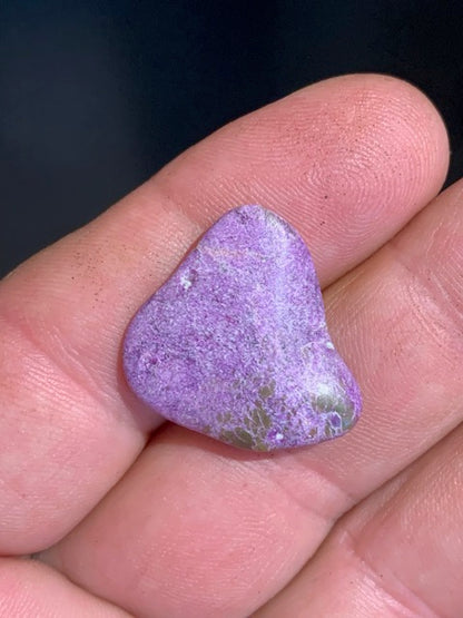 Stichite – Pierre roulée - 24 x 21 x 5 mm/ 2,6 gr.
