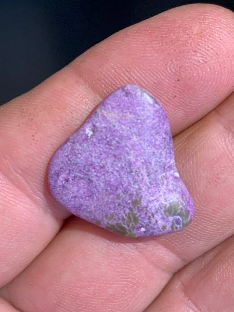 Stichite – Pierre roulée - 24 x 21 x 5 mm/ 2,6 gr.