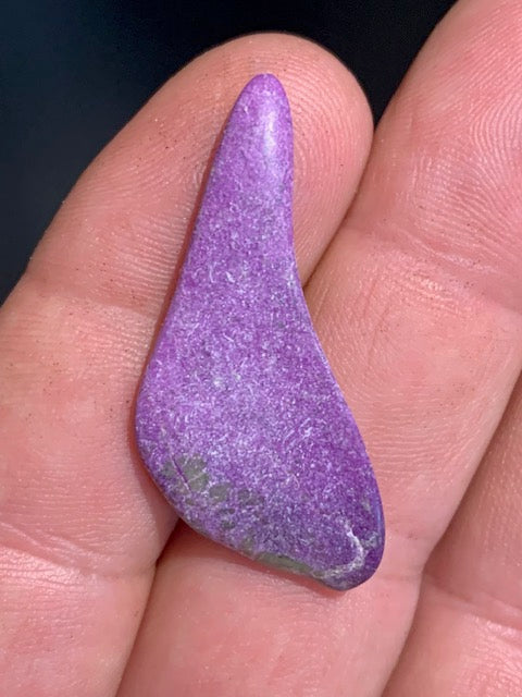 Stichite – Pierre roulée - 38 x 17 x 5 mm/ 2,3 gr.