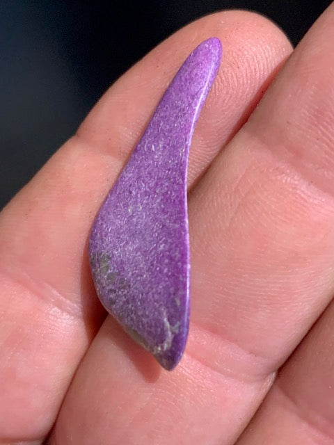Stichite – Pierre roulée - 38 x 17 x 5 mm/ 2,3 gr.