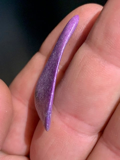 Stichite – Pierre roulée - 38 x 17 x 5 mm/ 2,3 gr.