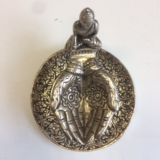 Porte-encens pour brûler des bâtons d'encens minces de 9x4 cm - 75 gr. - Avec un Bouddha et deux mains offrant qui recueillent les cendres. Sculptures détaillées !