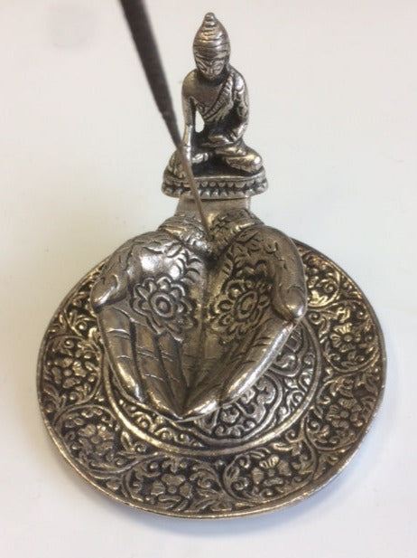 Porte-encens pour brûler des bâtons d'encens minces de 9x4 cm - 75 gr. - Avec un Bouddha et deux mains offrant qui recueillent les cendres. Sculptures détaillées !