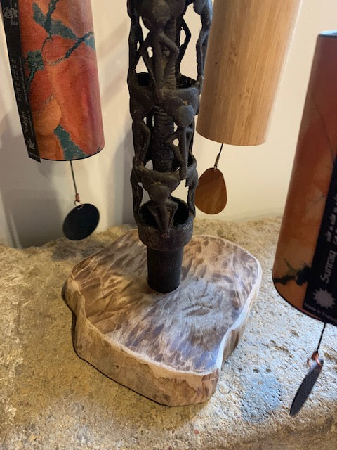 Création Zen Curiosity – Support bois & métal au style Africain - Pour tingsha, carillon (Koshi, Zaphir...). ± 47 cm × 25 × 25 cm