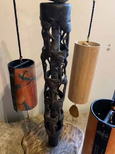 Création Zen Curiosity – Support bois & métal au style Africain - Pour tingsha, carillon (Koshi, Zaphir...). ± 47 cm × 25 × 25 cm