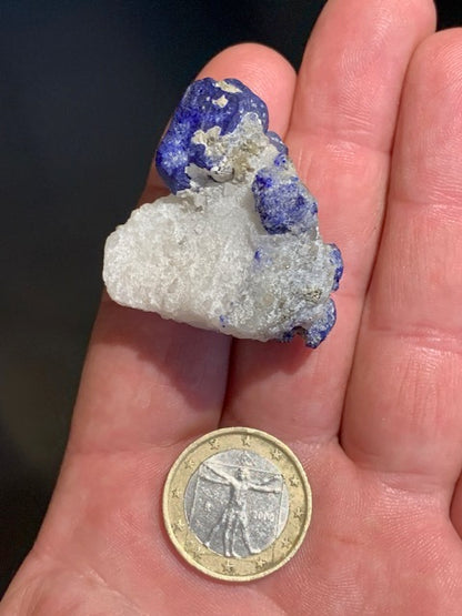 Azurite sur quartz avec traces de pyrite - Spécimen brut - 40 x 36 x 27 mm - 30,7 gr.