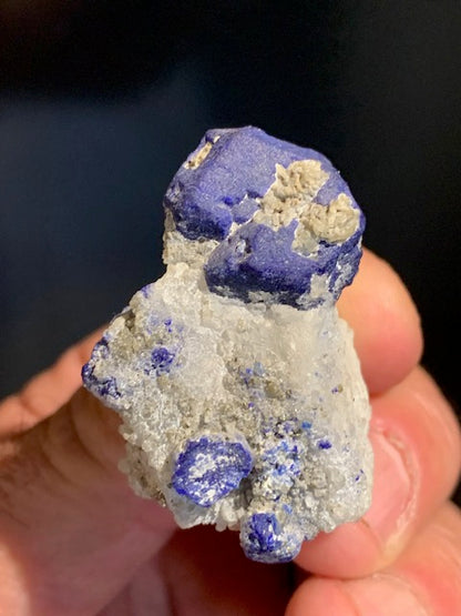 Azurite sur quartz avec traces de pyrite - Spécimen brut - 40 x 36 x 27 mm - 30,7 gr.