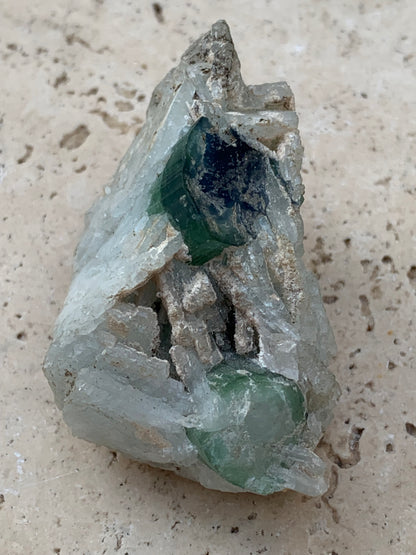 Tourmaline bleue/ Indicolite et Aigue-Marine , spécimen naturel de 52 x 32 x 30 mm - 47,9 grammes !