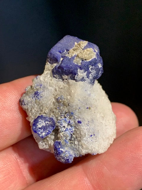Azurite sur quartz avec traces de pyrite - Spécimen brut - 40 x 36 x 27 mm - 30,7 gr.