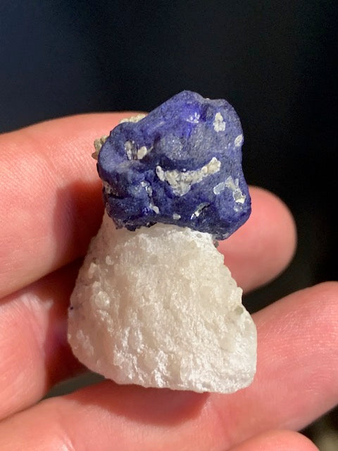 Azurite sur quartz avec traces de pyrite - Spécimen brut - 40 x 36 x 27 mm - 30,7 gr.