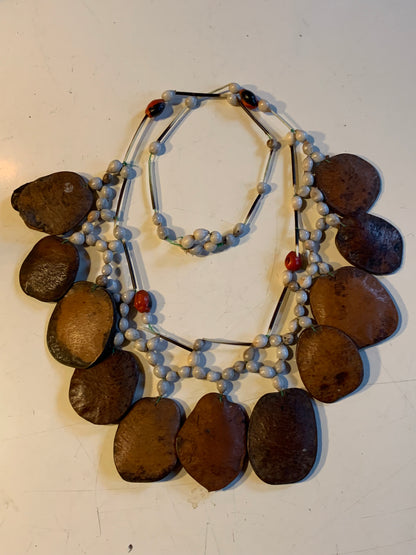 Collier du Pérou en graines naturelles, perles de ± 6 à 50 mm. Taille de 80/85 cm !