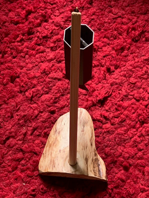 Support en bois à 1 emplacement pour tingsha, carillon (Koshi, Zaphir...). ± 45 cm - Création Zen Curiosity