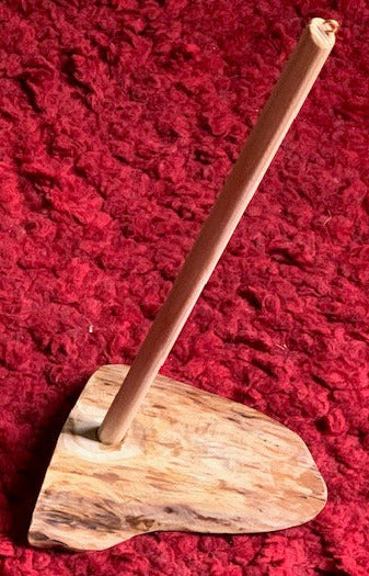 Support en bois à 1 emplacement pour tingsha, carillon (Koshi, Zaphir...). ± 45 cm - Création Zen Curiosity